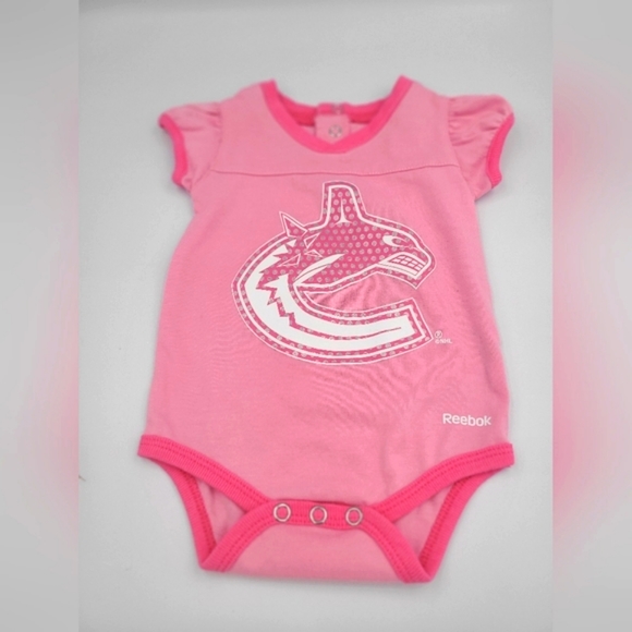 NWOT Vancouver Canuks set. 0 - 3 months - Picture 3 of 4